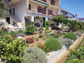 Гостиница Apartments Tomaš  Трогир
